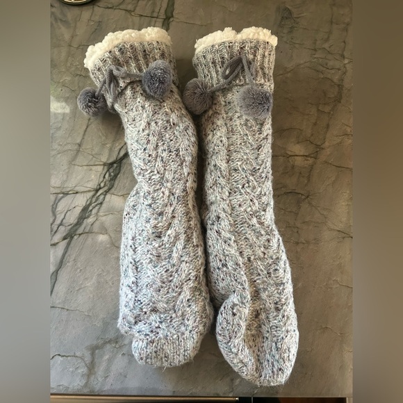 Cozy Knit Slipper Socks with Pom Poms - Picture 2 of 5
